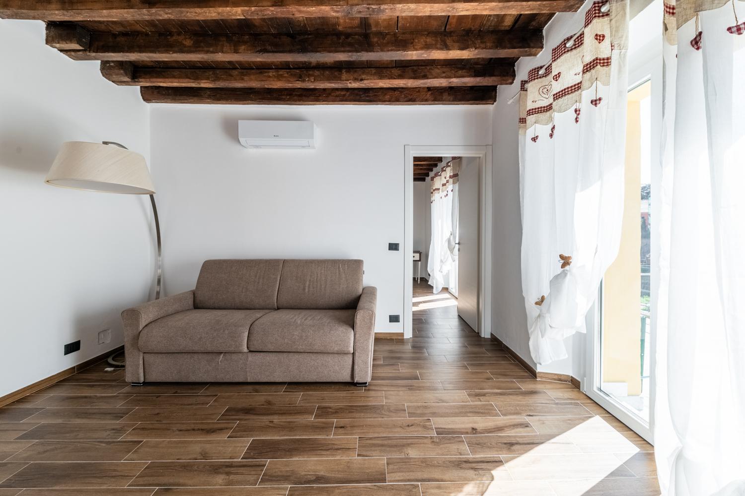 Giano Host - Gozzano, Simple Pleasures